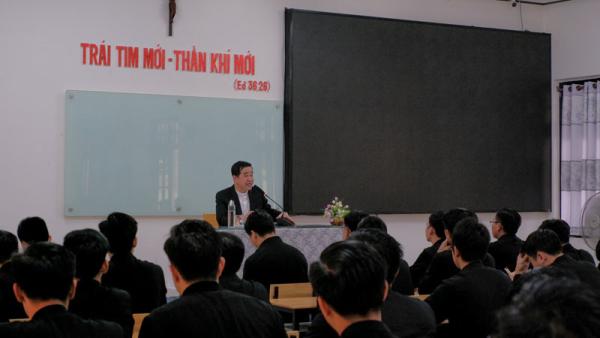 Đcv Huế: Đức Giám Mục Giáo Phận Hưng Hoá Huấn Đức Mùa Chay Cho Các Chủng Sinh